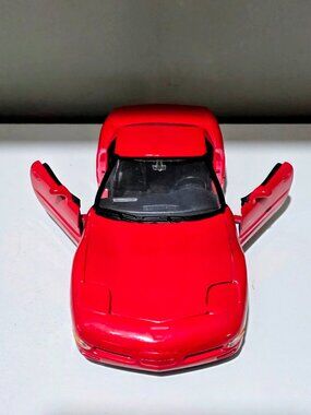Maisto 1:24 Chevrolet Corvette Z06 Red Diecast Model Car